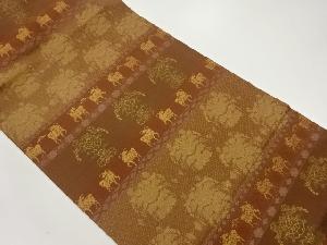 横段に偶蹄目動物・草花模様織出し名古屋帯